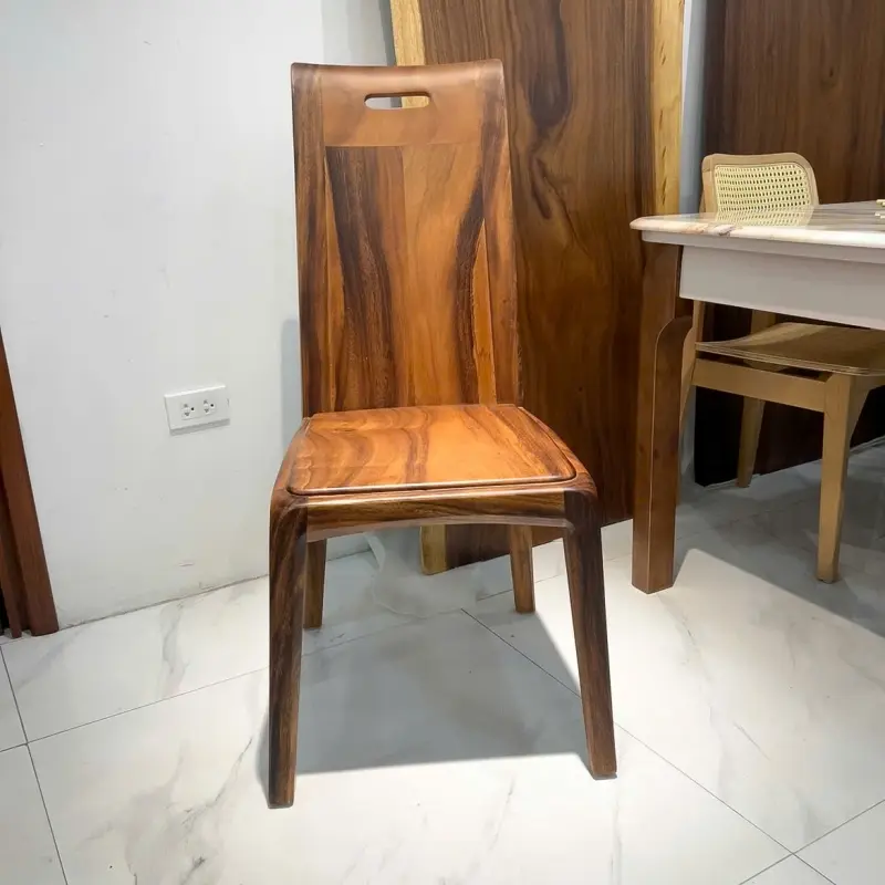 Mặt trước Ghế gỗ me tây Pula