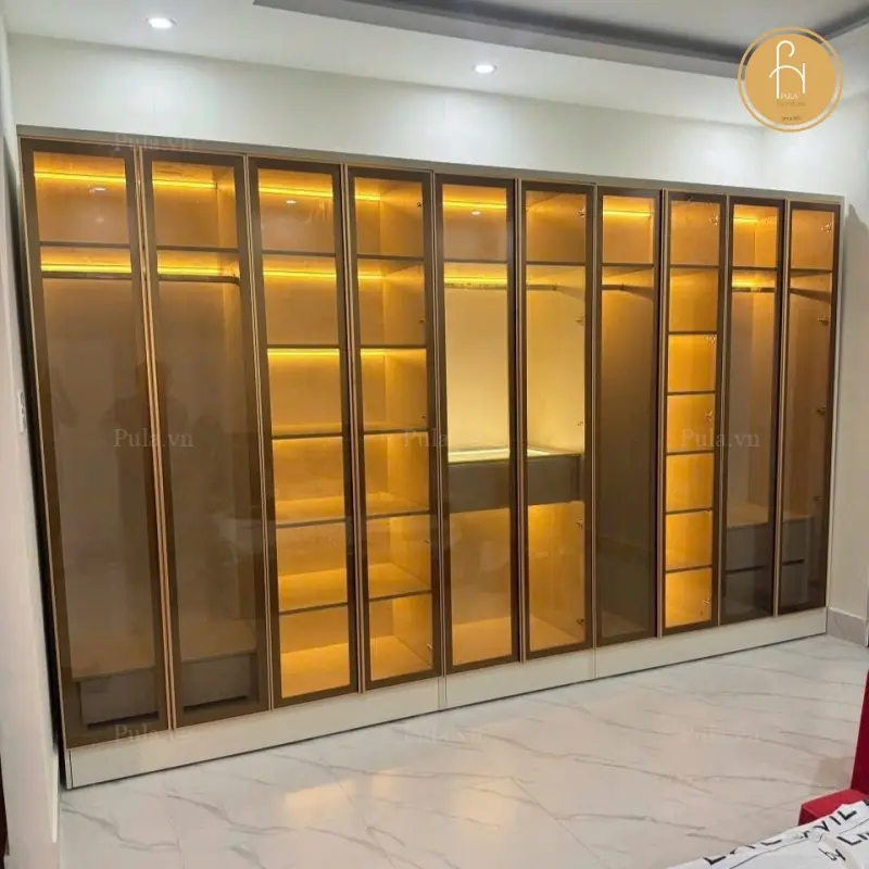 Tủ quần áo cánh kính kết hợp gỗ tại nhà khách ở quận 4 - TP Hồ Chí Minh