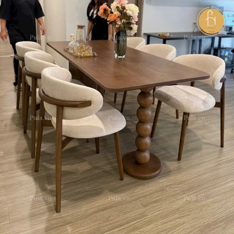 Ghế ăn Chaise tại nhà khách