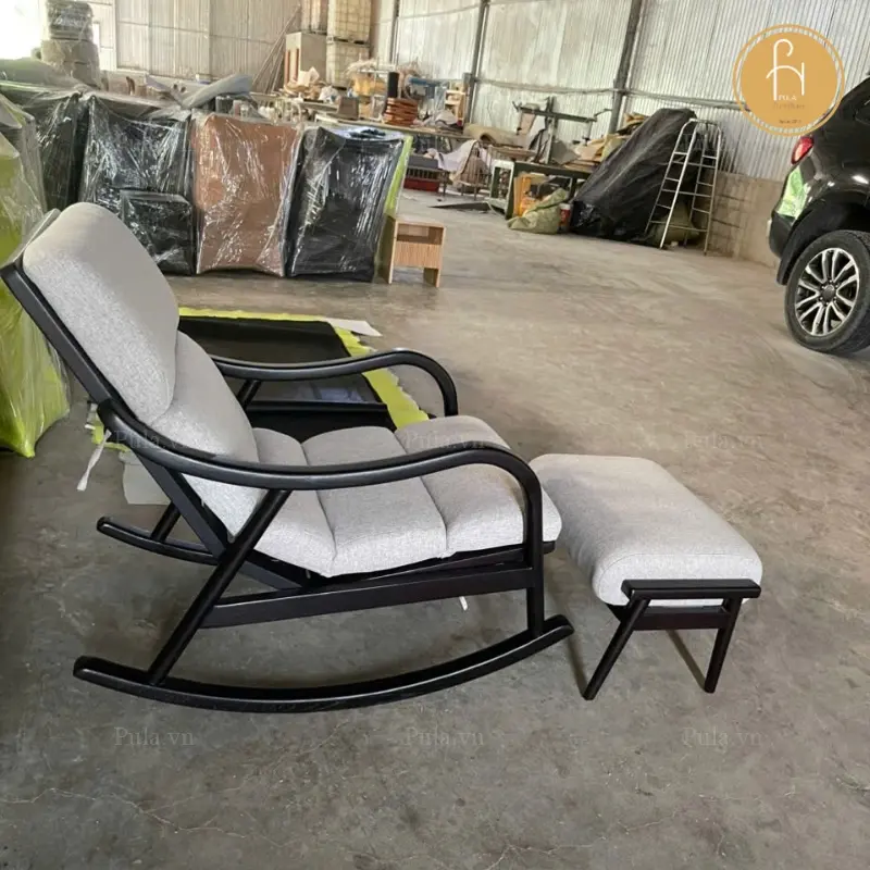 Ghế thư giãn bập bênh Haven tại xưởng Pula 