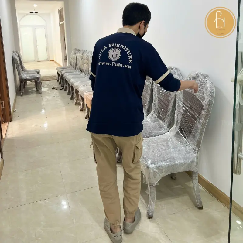 Ghế được bọc cẩn thận để đảm bảo kh&ocirc;ng trầy xước truong qu&aacute; tr&igrave;nh sử dụng