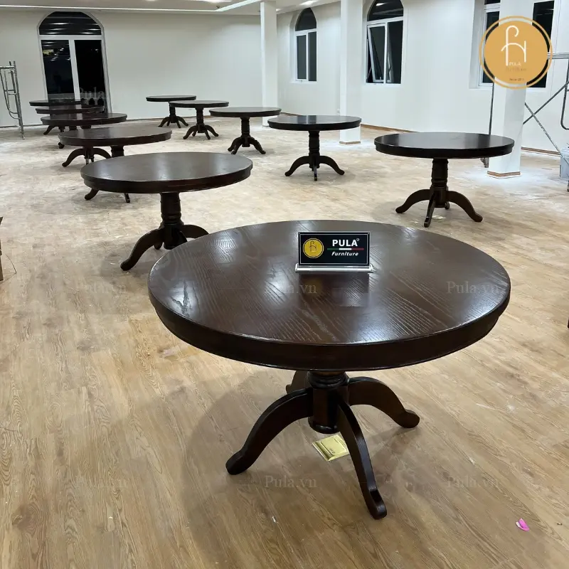 Cận cảnh b&agrave;n ăn tr&ograve;n 