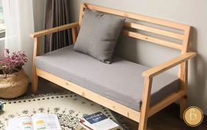 Sofa gỗ chắc chắn kèm đệm mang lại vẻ thanh lịch cho không gian