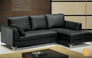 Sofa da màu đen đang được ưa chuộng nhờ vào tính dễ vệ sinh của da