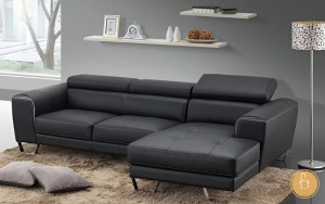 Màu đen của sofa mang đến sự ổn định và tài lộc cho gia chủ