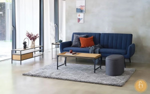 Một chiếc ghế sofa xanh cobalt giúp căn phòng của bạn nổi bật hơn