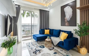 Mẫu ghế sofa đệm màu xanh navy với nội thất đơn giản