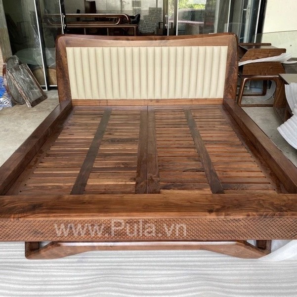 Giường ngủ gỗ Óc chó cao cấp Pula