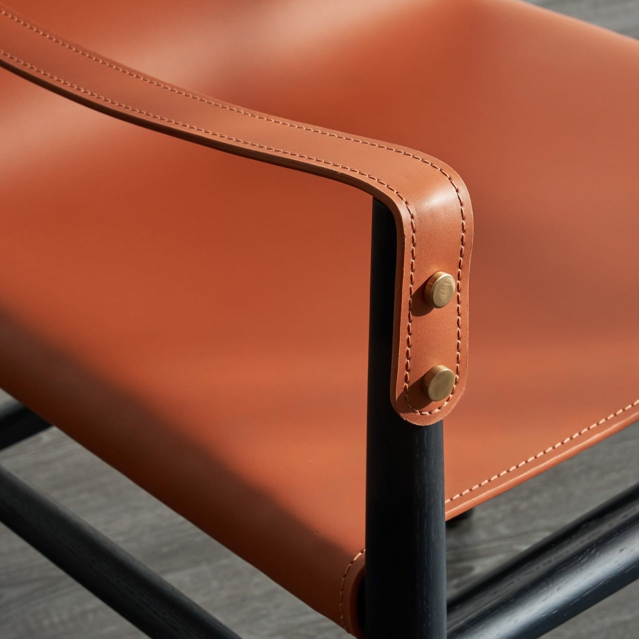 Ghế ăn gỗ bọc da cao cấp Saddle