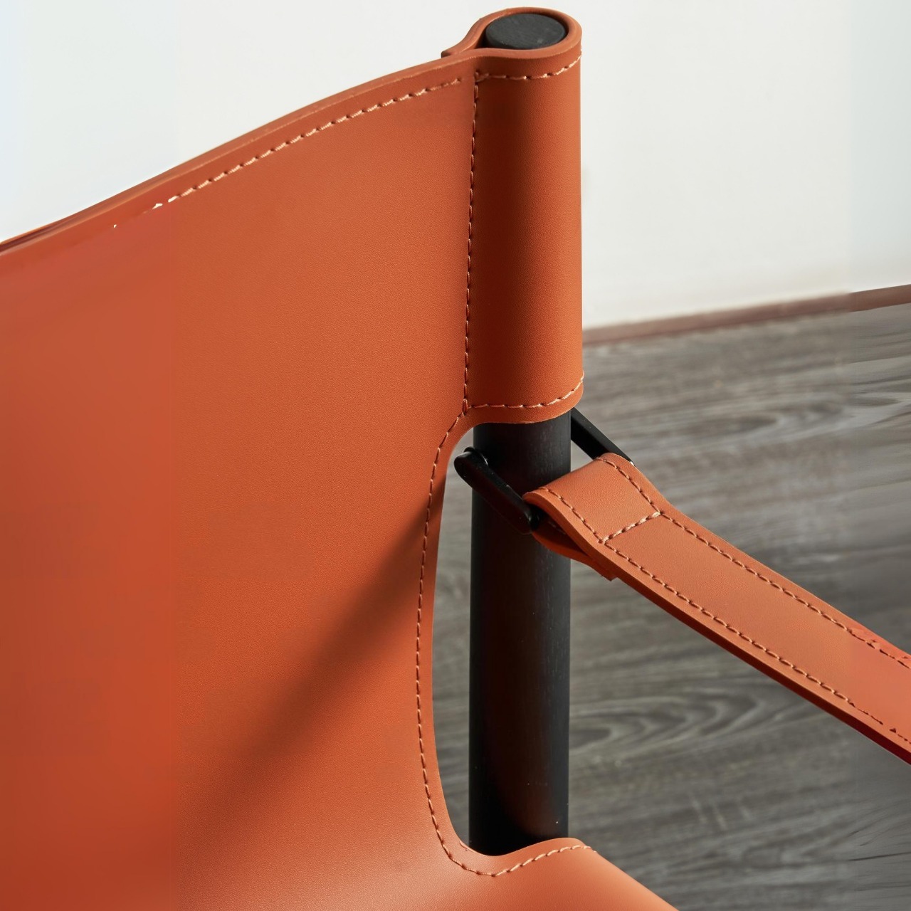 Ghế ăn gỗ bọc da cao cấp Saddle