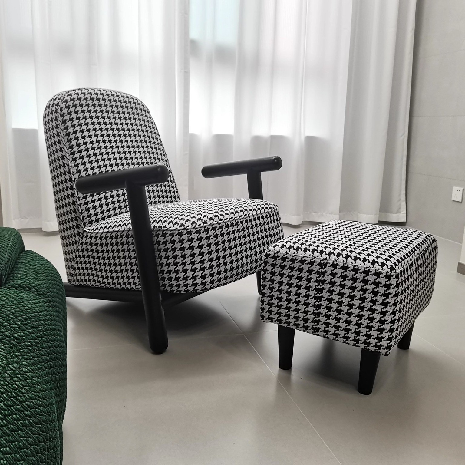 Ghế Armchair thư giãn hiện đại Bold