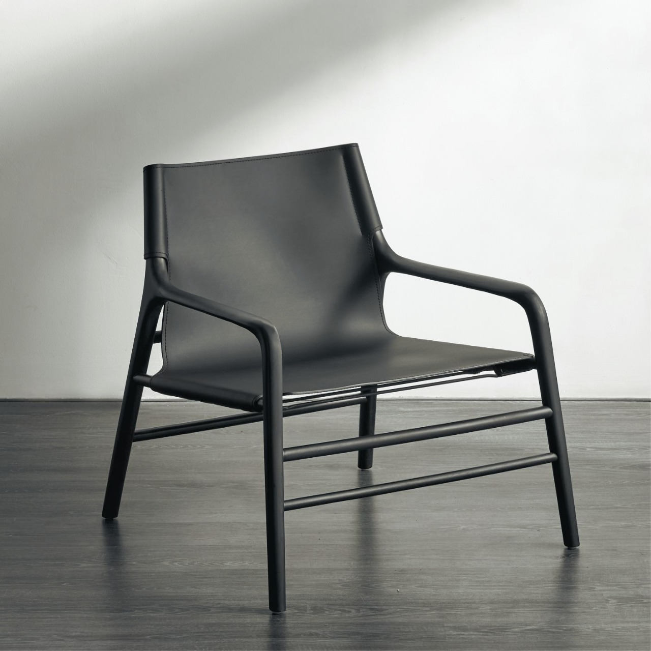 Ghế Armchair thư giãn gỗ bọc da cao cấp Soul